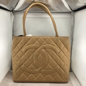 CHANEL Medallion Tan Caviar Tote Bag Authentic.